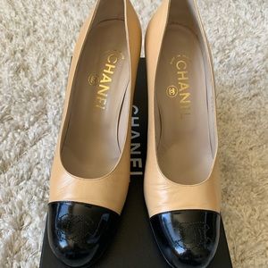 Chanel two toned beige and black leather shoes.
